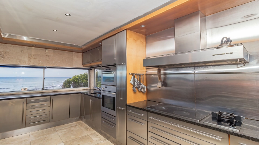 6 Bedroom Property for Sale in Bloubergstrand Western Cape